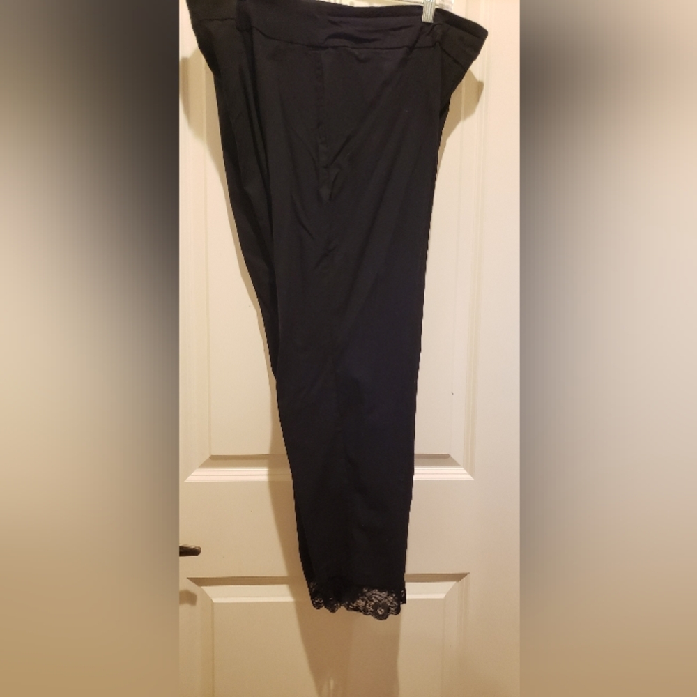 Elaine Rose Sophisticated Womens Black Lace Hem Leggings